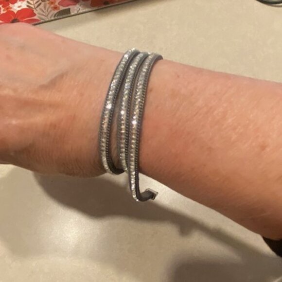 Lot of 6 Wrap Bracelets Bling Stubs Rhinestones Blue Brown Gray Tan Fits All - Picture 4 of 7